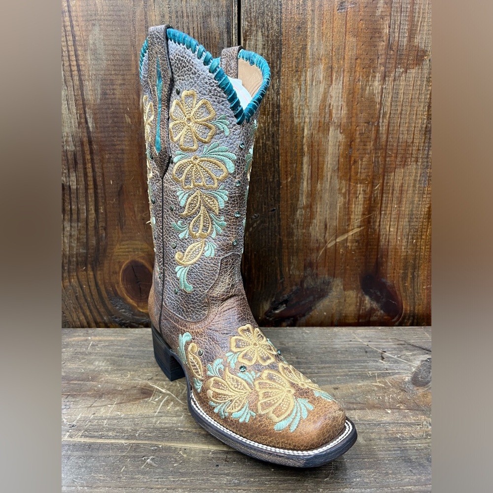 IVE WEST- Debra Cuadrada cowgirl Western fashion